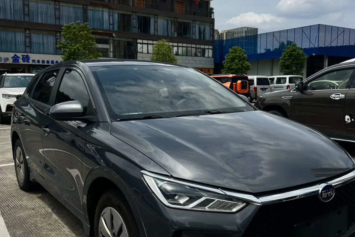BYD E2