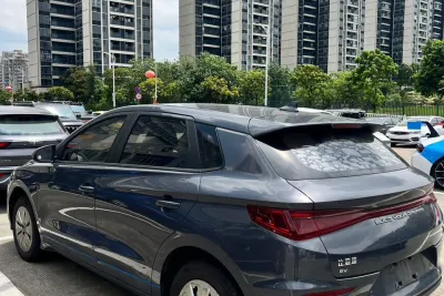 BYD E2