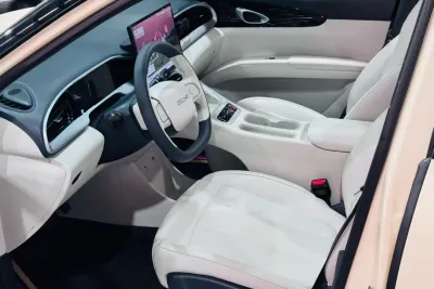 Geely Xingyuan UP