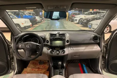 TOYOTA RAVA 4