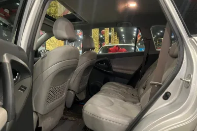 TOYOTA RAVA 4