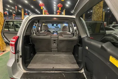 TOYOTA RAVA 4