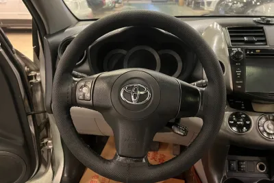 TOYOTA RAVA 4