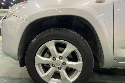 TOYOTA RAVA 4