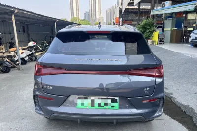 BYD e2 Luxury Edition